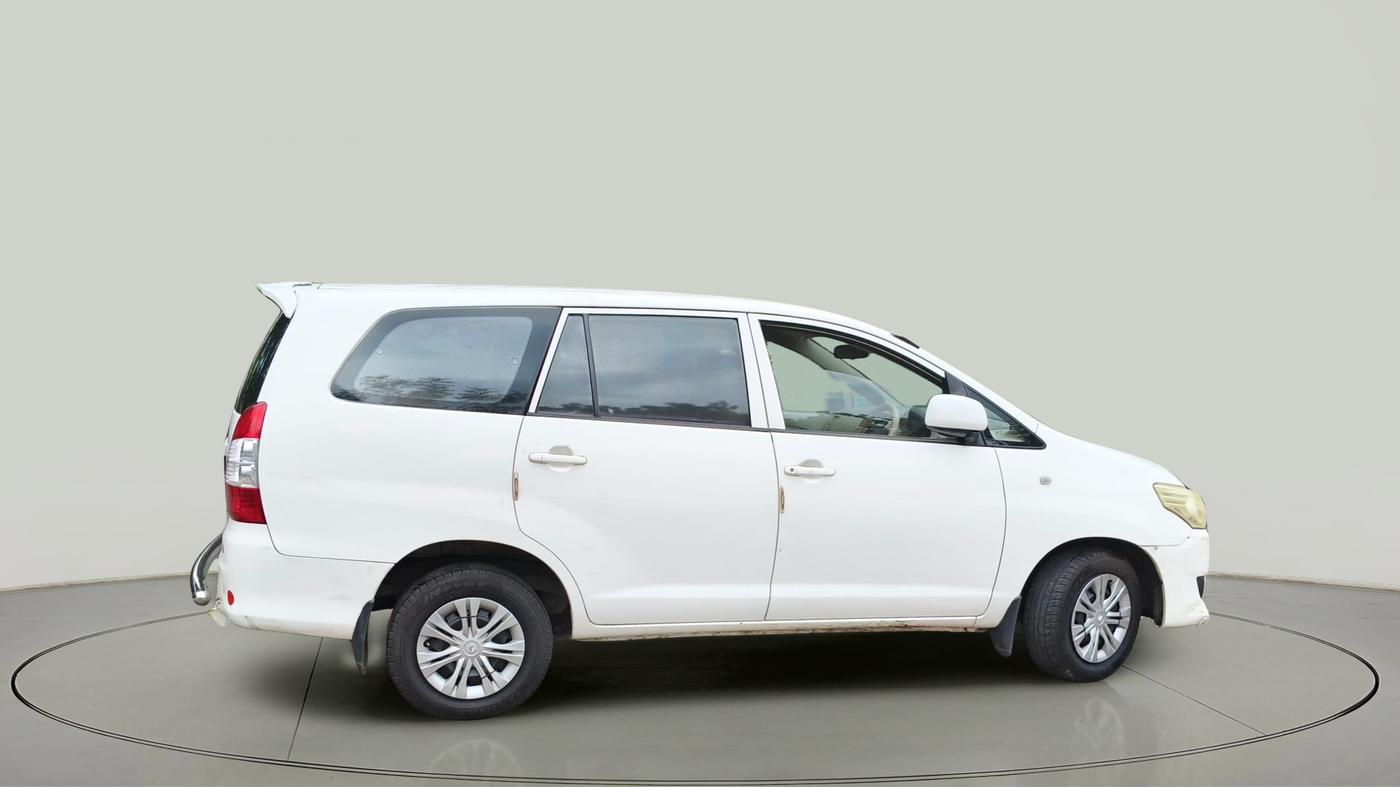 2014 Toyota Innova 2.5 G 7 STR, Diesel, Manual, 3,00,409 km, exterior