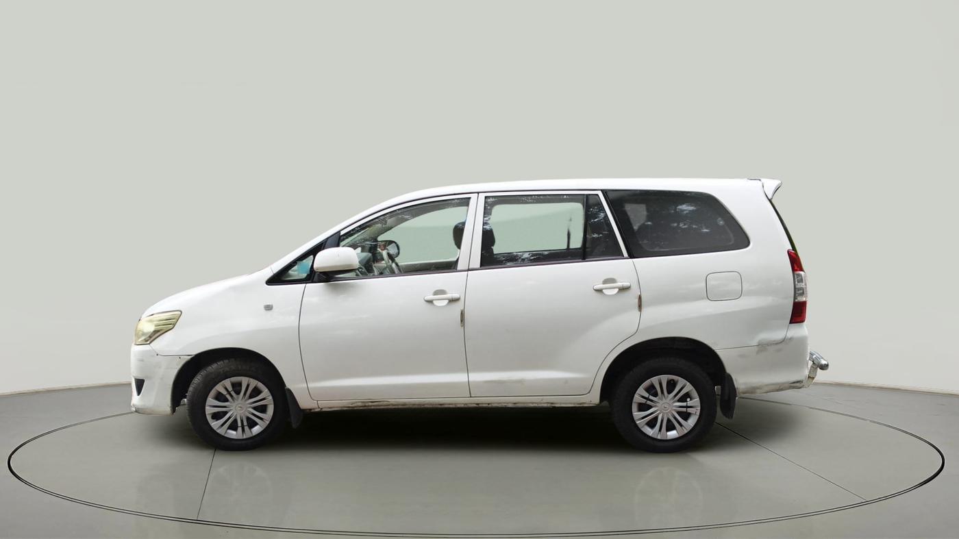 2014 Toyota Innova 2.5 G 7 STR, Diesel, Manual, 3,00,409 km, exterior