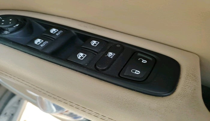 2018 Jeep Compass LONGITUDE (O) 2.0 DIESEL, Diesel, Manual, 1,35,585 km, interior