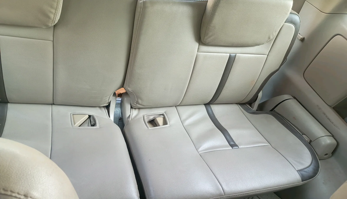 2011 Toyota Innova V 2.5 7 STR, Diesel, Manual, 2,74,003 km, interior