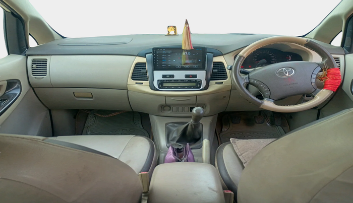 2011 Toyota Innova V 2.5 7 STR, Diesel, Manual, 2,74,003 km, interior