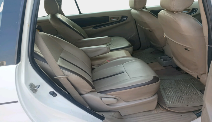 2011 Toyota Innova V 2.5 7 STR, Diesel, Manual, 2,74,003 km, interior