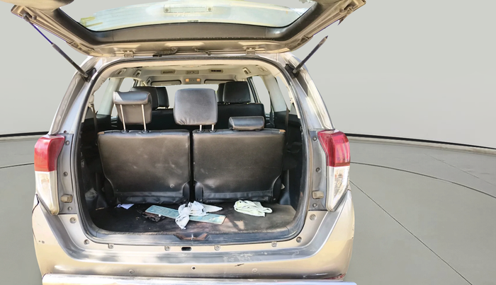 2016 Toyota Innova Crysta 2.4 G 8 STR, Diesel, Manual, 2,26,536 km, exterior