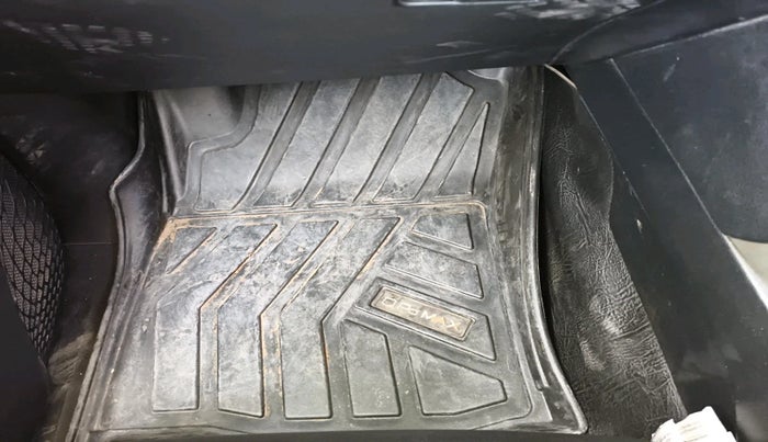 2016 Toyota Innova Crysta 2.4 G 8 STR, Diesel, Manual, 2,26,536 km, interior