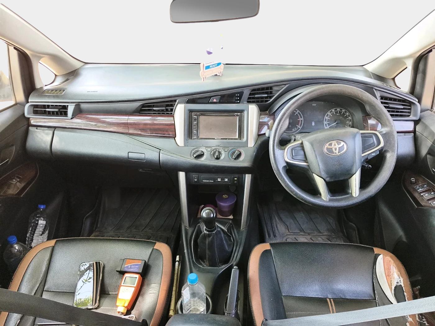 2016 Toyota Innova Crysta 2.4 G 8 STR, Diesel, Manual, 2,26,536 km, interior