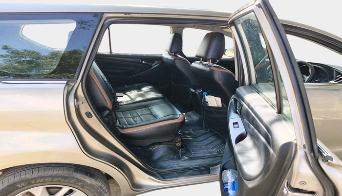 2016 Toyota Innova Crysta 2.4 G 8 STR, Diesel, Manual, 2,26,536 km, interior