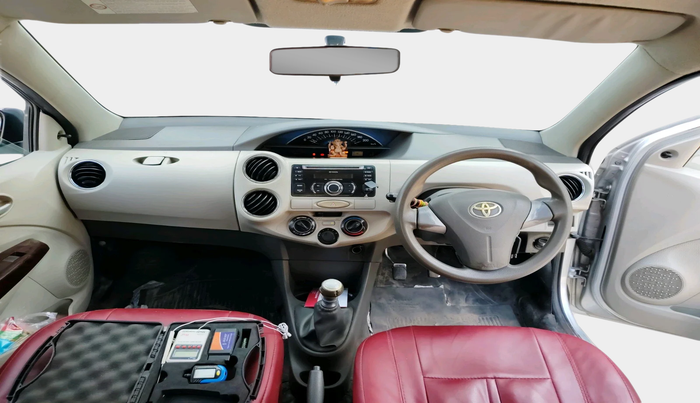 2014 Toyota Etios Liva GD, Diesel, Manual, 3,69,756 km, interior