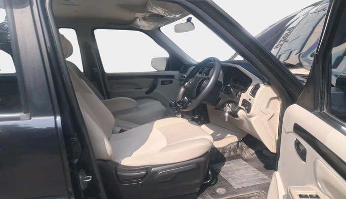 2023 Mahindra SCORPIO CLASSIC S11 7STR, Diesel, Manual, 30,508 km, interior