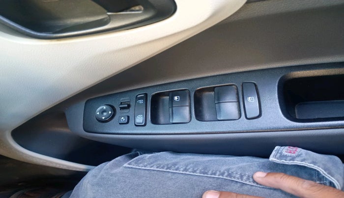 2020 Hyundai GRAND I10 NIOS MAGNA CORPORATE EDITION 1.2 KAPPA VTVT, Petrol, Manual, 28,019 km, interior