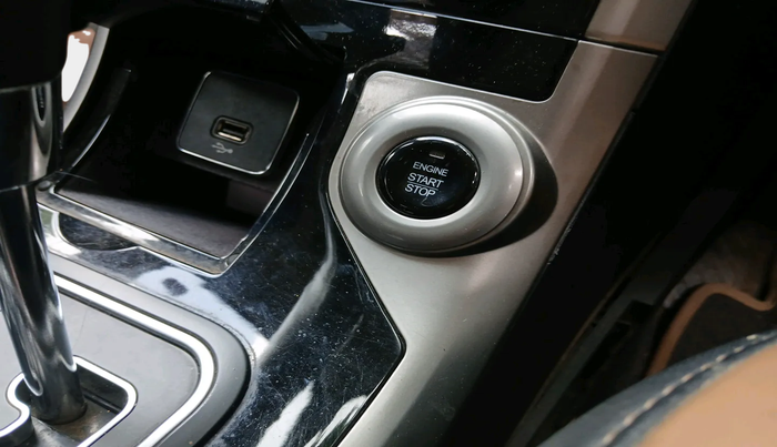 2018 Mahindra XUV500 W11 AT, Diesel, Automatic, 1,38,832 km, interior