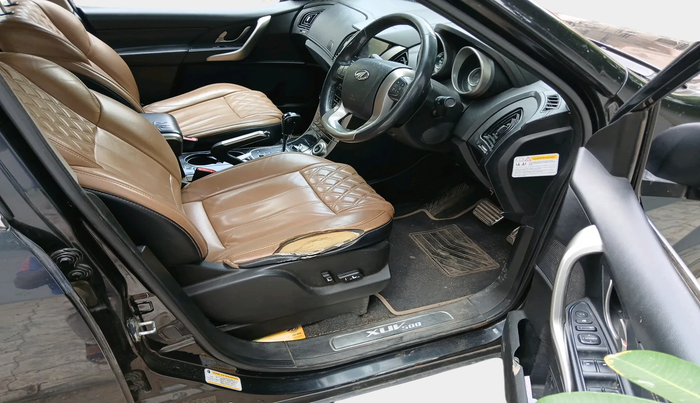 2018 Mahindra XUV500 W11 AT, Diesel, Automatic, 1,38,832 km, interior
