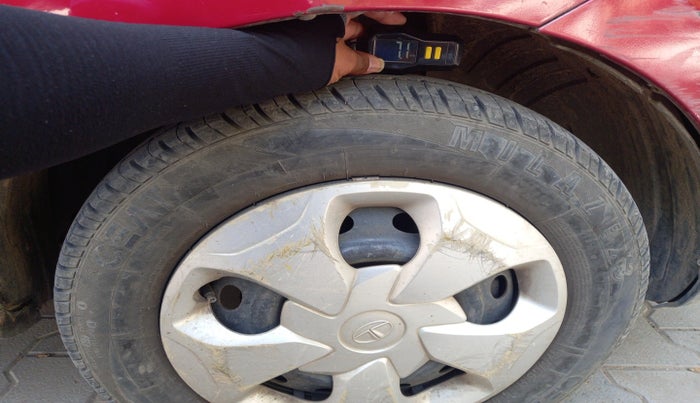 2015 Tata Bolt XM REVOTRON, Petrol, Manual, 1,12,042 km, tyre