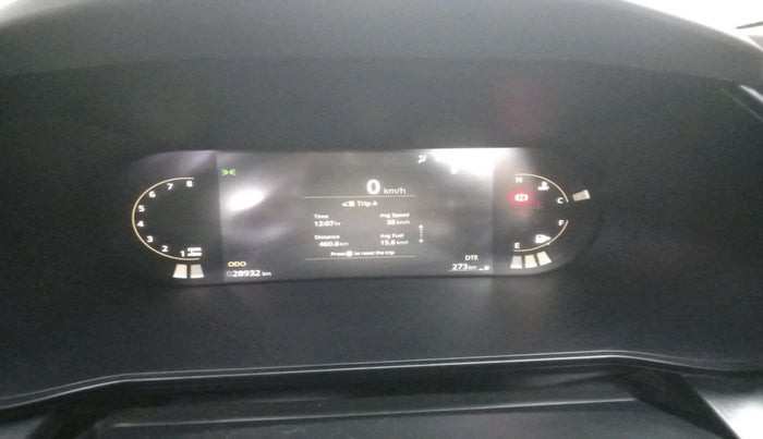 2024 Tata Safari SMART (O), Diesel, Manual, 28,932 km, interior