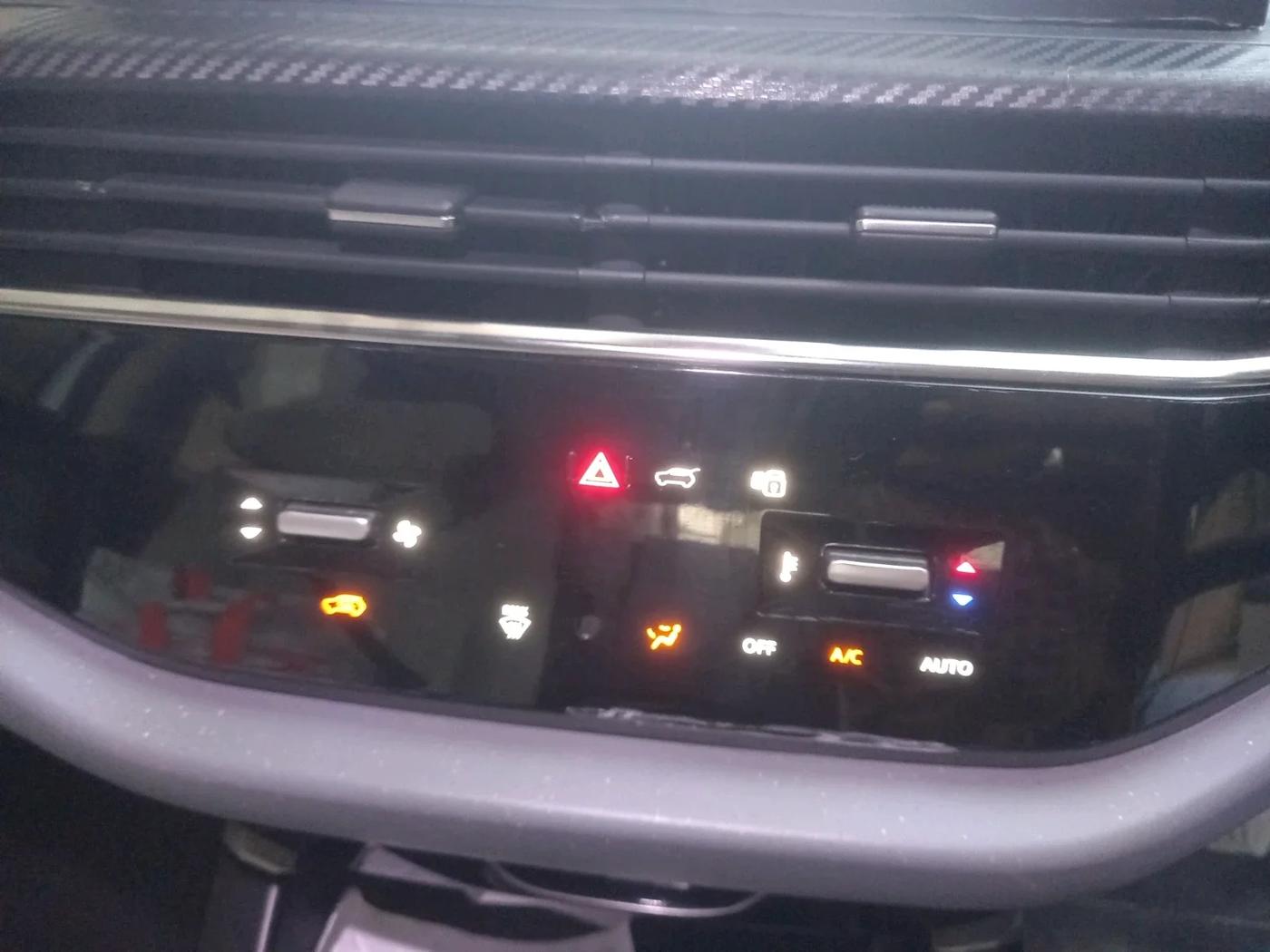 2024 Tata Safari SMART (O), Diesel, Manual, 28,932 km, interior