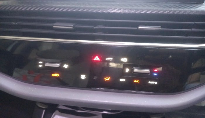 2024 Tata Safari SMART (O), Diesel, Manual, 28,932 km, interior