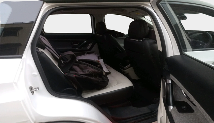 2024 Tata Safari SMART (O), Diesel, Manual, 28,932 km, interior