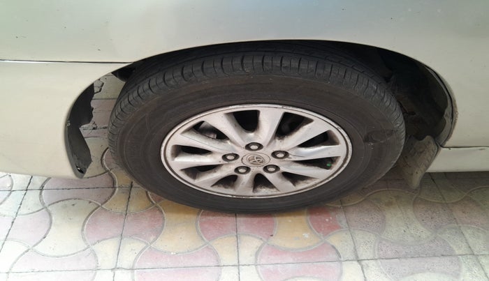 2013 Toyota Innova 2.5 VX 8 STR, Diesel, Manual, 1,44,910 km, tyre
