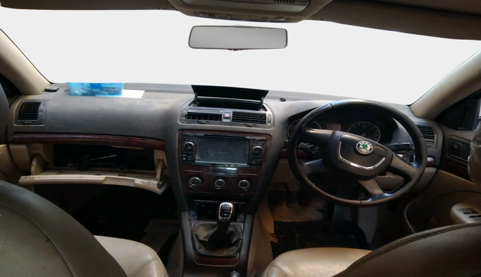 2011 Skoda Laura AMBIENTE 1.8 TSI, Petrol, Manual, 1,00,000 km, interior