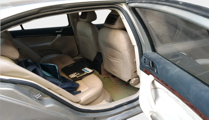 2011 Skoda Laura AMBIENTE 1.8 TSI, Petrol, Manual, 1,00,000 km, interior