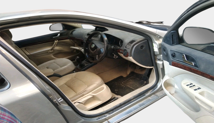 2011 Skoda Laura AMBIENTE 1.8 TSI, Petrol, Manual, 1,00,000 km, interior