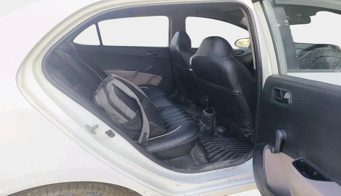 2016 Hyundai Xcent BASE 1.1, Diesel, Manual, 1,06,063 km, interior