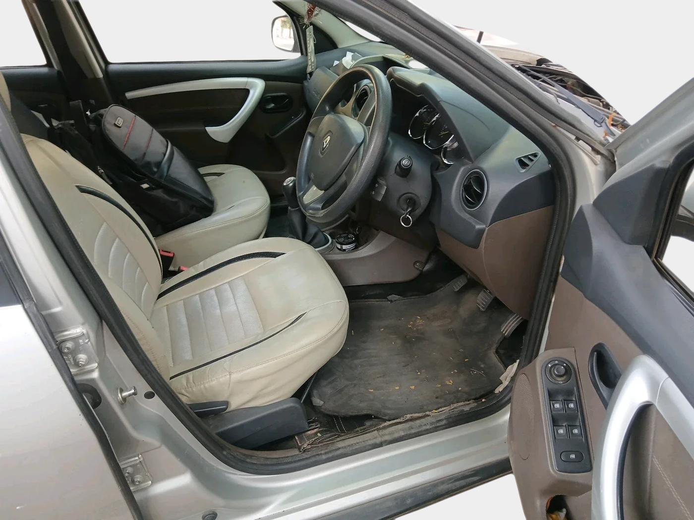 2016 Renault Duster 85 PS RXL DIESEL, Diesel, Manual, 1,74,458 km, interior