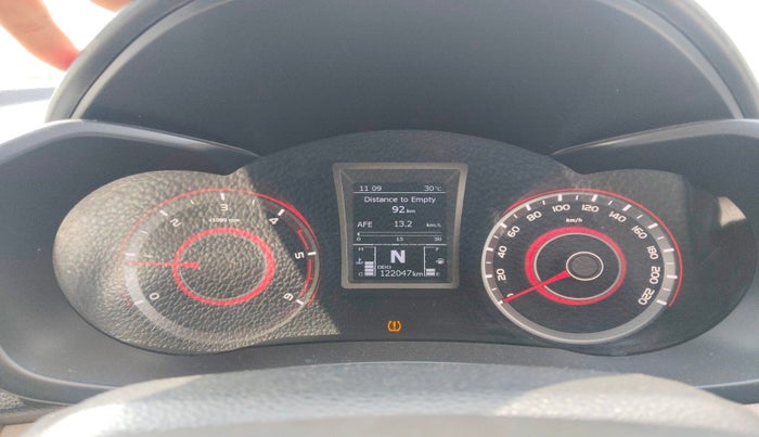 2019 Mahindra XUV300 W8 (O) 1.5 DIESEL, Diesel, Manual, 1,22,047 km, interior