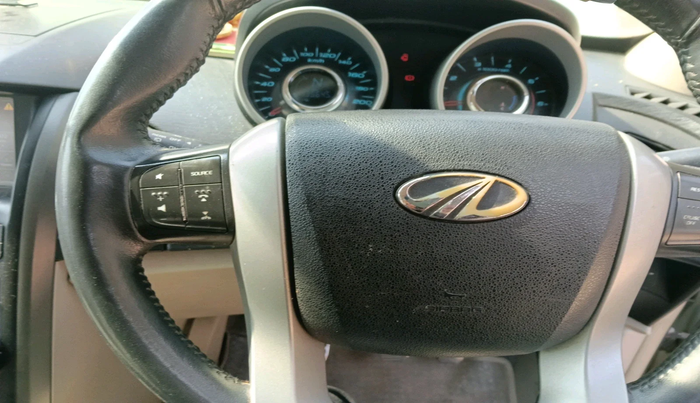 2016 Mahindra XUV500 W10, Diesel, Manual, 1,35,645 km, interior