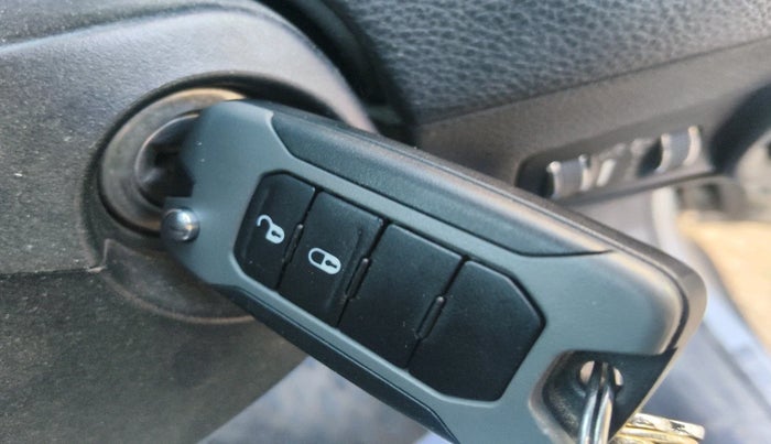 2018 Jeep Compass SPORT 2.0 DIESEL, Diesel, Manual, 1,24,825 km, interior