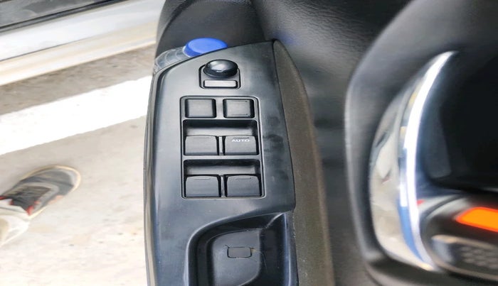 2015 Maruti Swift ZXI, Petrol, Manual, 1,01,505 km, interior