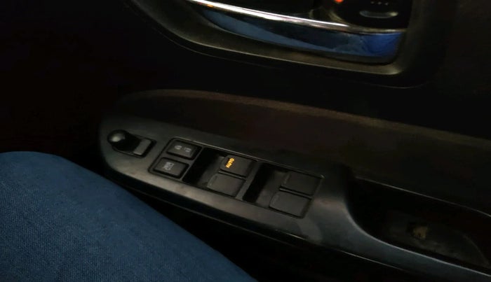 2017 Maruti Swift VXI, Petrol, Manual, 1,15,467 km, interior