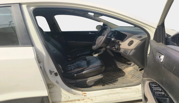 2016 Hyundai Xcent S 1.2, Petrol, Manual, 1,86,253 km, interior