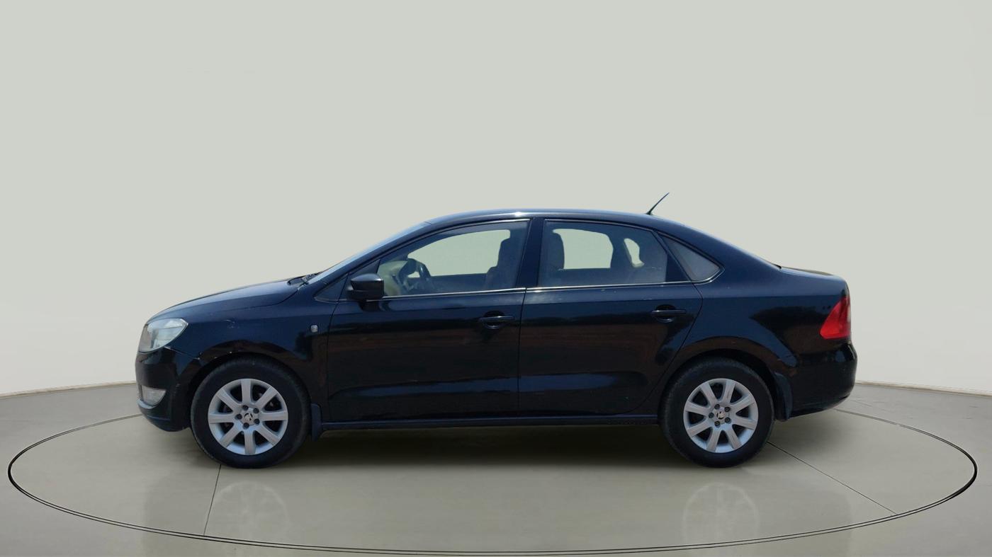 2013 Skoda Rapid AMBITION 1.6 TDI CR MT, Diesel, Manual, 1,58,046 km, exterior