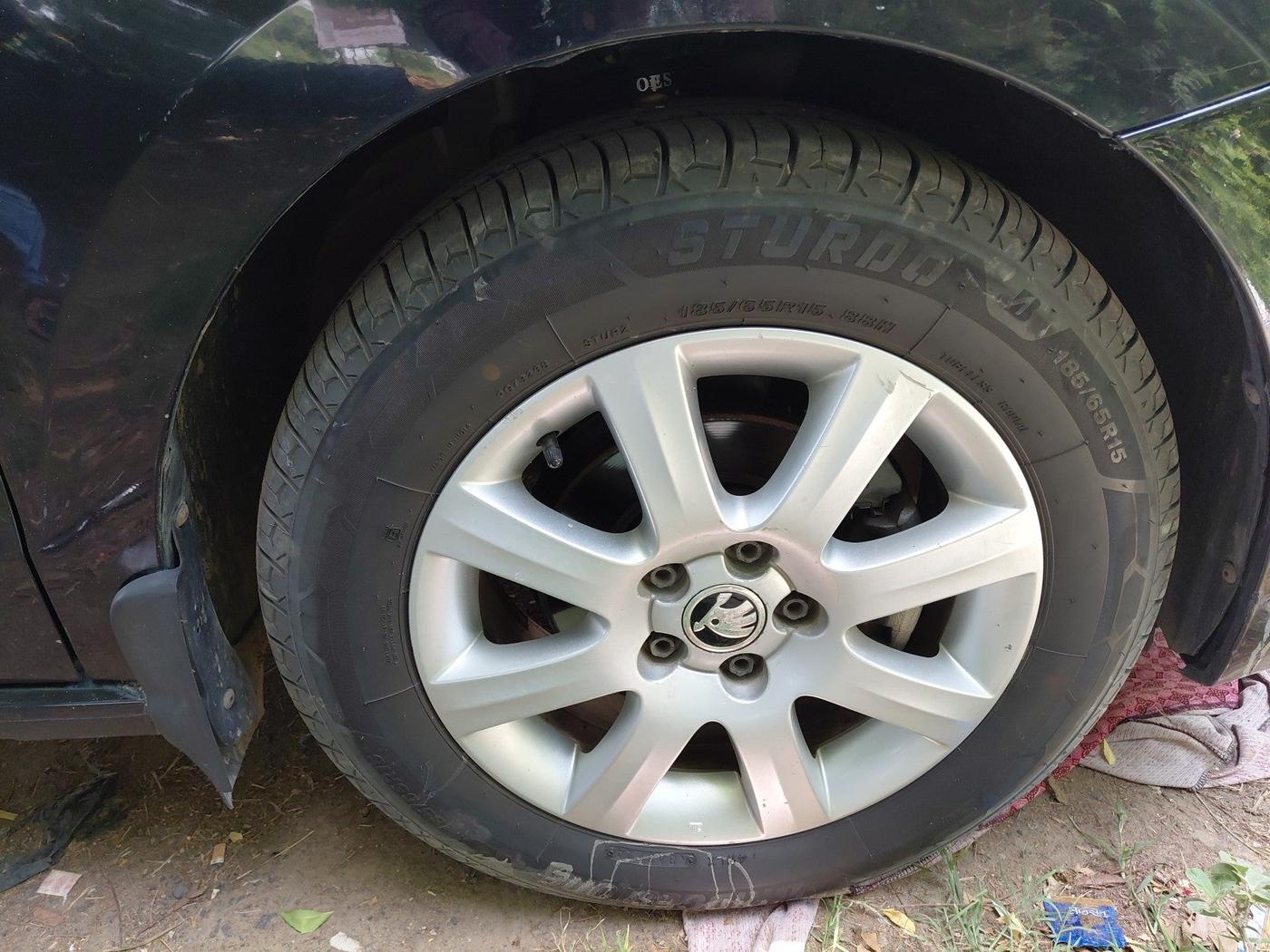 2013 Skoda Rapid AMBITION 1.6 TDI CR MT, Diesel, Manual, 1,58,046 km, tyre