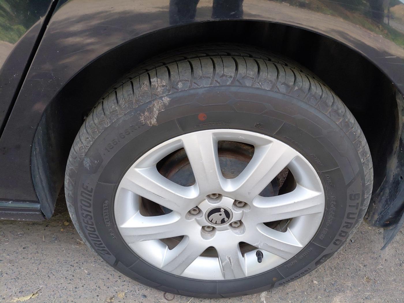 2013 Skoda Rapid AMBITION 1.6 TDI CR MT, Diesel, Manual, 1,58,046 km, tyre