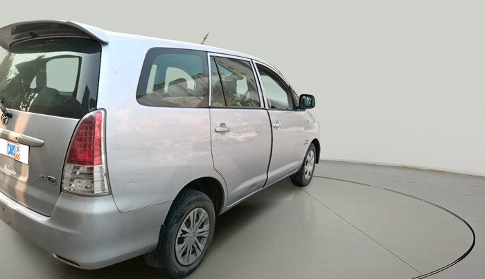 2011 Toyota Innova 2.5 G4 8 STR, Diesel, Manual, 2,49,852 km, exterior