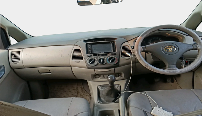 2011 Toyota Innova 2.5 G4 8 STR, Diesel, Manual, 2,49,852 km, interior