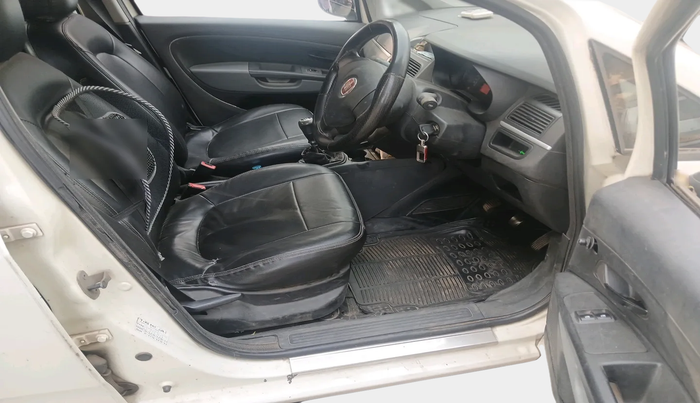 2014 Fiat Punto EVO ACTIVE 1.3 MULTIJET, Diesel, Manual, 1,27,608 km, interior