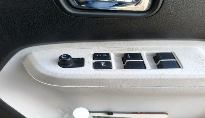 2019 Maruti IGNIS DELTA 1.2, Petrol, Manual, 68,571 km, interior