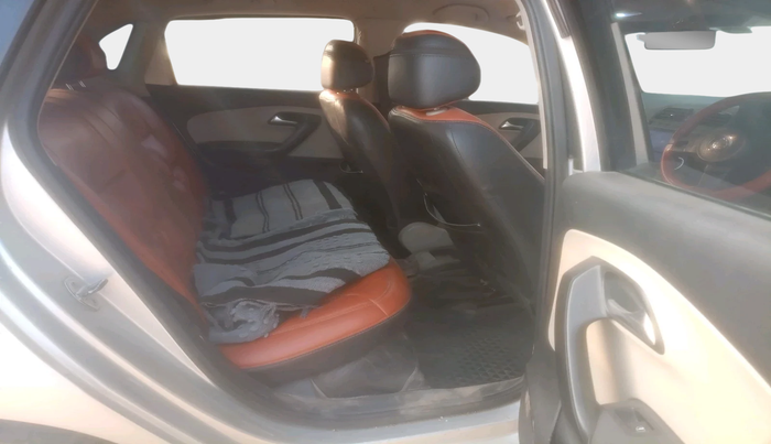 2014 Volkswagen Polo COMFORTLINE 1.2L, Petrol, Manual, 1,29,417 km, interior