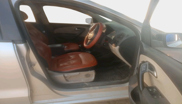 2014 Volkswagen Polo COMFORTLINE 1.2L, Petrol, Manual, 1,29,417 km, interior