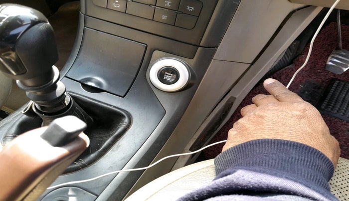 2016 Mahindra XUV500 W10, Diesel, Manual, 1,70,866 km, interior