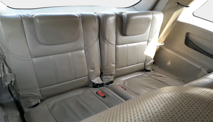 2016 Mahindra XUV500 W10, Diesel, Manual, 1,70,866 km, interior