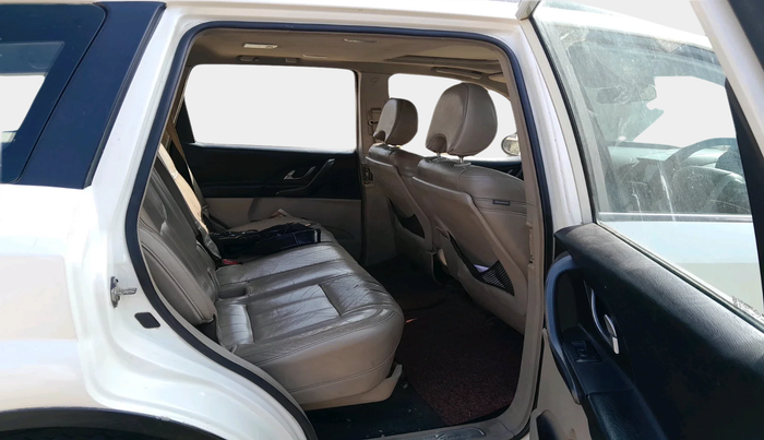 2016 Mahindra XUV500 W10, Diesel, Manual, 1,70,866 km, interior