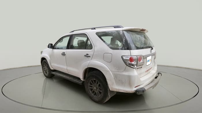 2015 Toyota Fortuner 3.0 4X2 MT, Diesel, Manual, 3,11,013 km, exterior