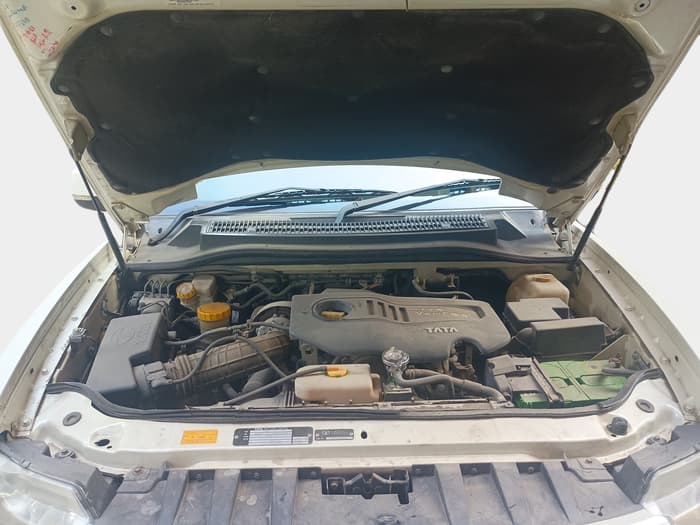 2014 Tata Safari Storme 2.2 EX 4X2, Diesel, Manual, 86,000 km, exterior