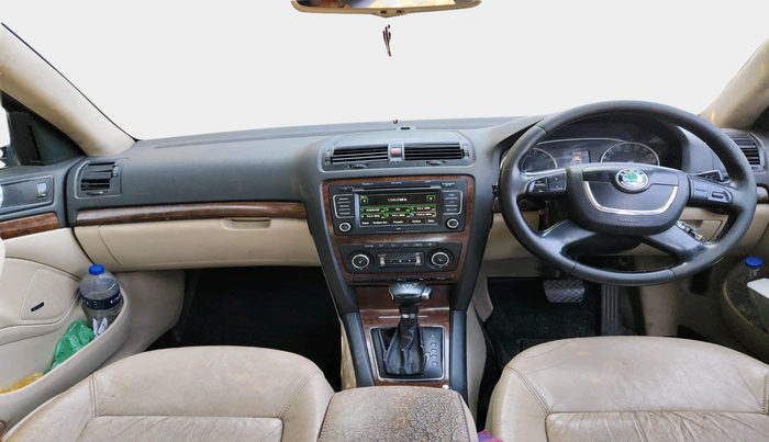 2013 Skoda Laura L&K 2.0 TDI AT, Diesel, Automatic, 2,51,891 km, interior