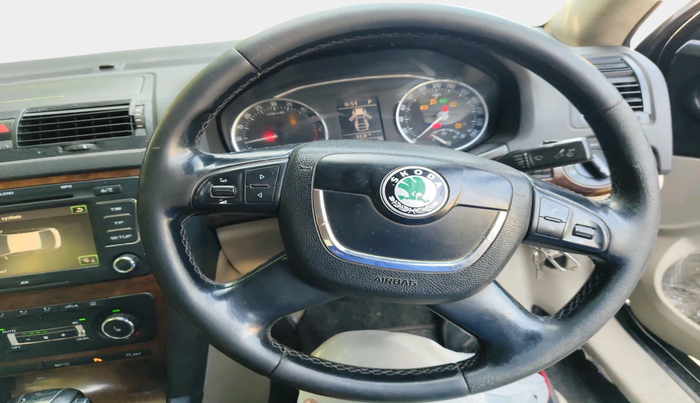 2013 Skoda Laura L&K 2.0 TDI AT, Diesel, Automatic, 2,51,891 km, interior