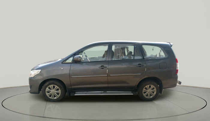 2013 Toyota Innova 2.5 G 8 STR, Diesel, Manual, 74,023 km, exterior
