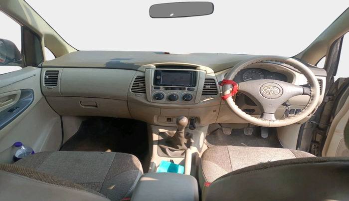 2013 Toyota Innova 2.5 G 8 STR, Diesel, Manual, 74,023 km, interior